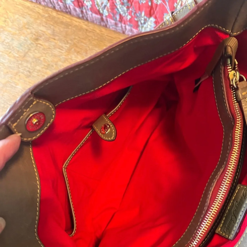 Dooney & Bourke CHELSEA Tote Taupe - Picture 5 of 6